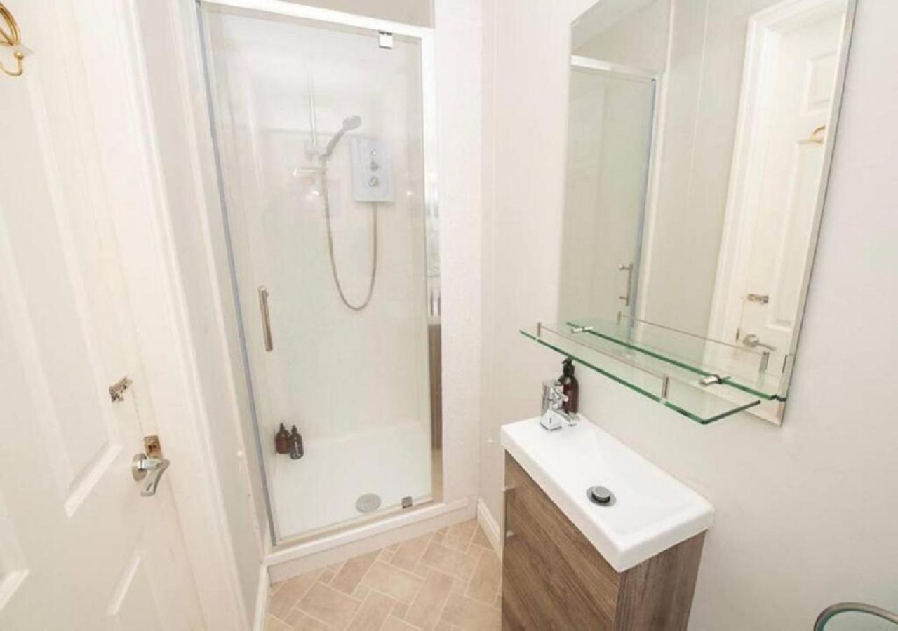 Pelican-Stylish 2-Bed Apartment Close To Beach & Town Scarborough Zewnętrze zdjęcie