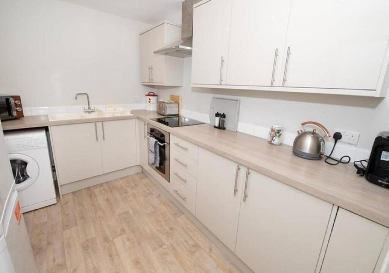 Pelican-Stylish 2-Bed Apartment Close To Beach & Town Scarborough Zewnętrze zdjęcie