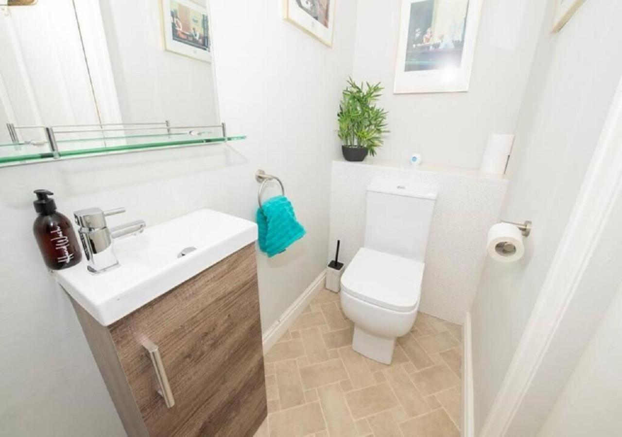 Pelican-Stylish 2-Bed Apartment Close To Beach & Town Scarborough Zewnętrze zdjęcie