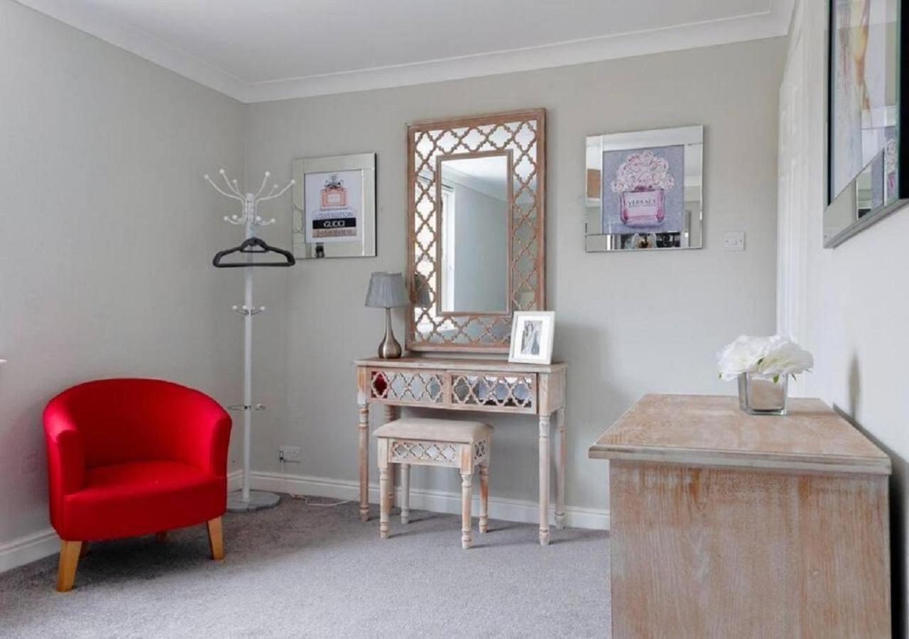 Pelican-Stylish 2-Bed Apartment Close To Beach & Town Scarborough Zewnętrze zdjęcie